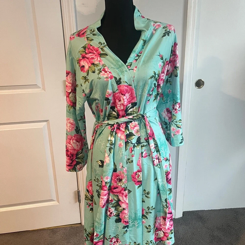 Floral Robe with Pink Roses - Picture 1 of 3